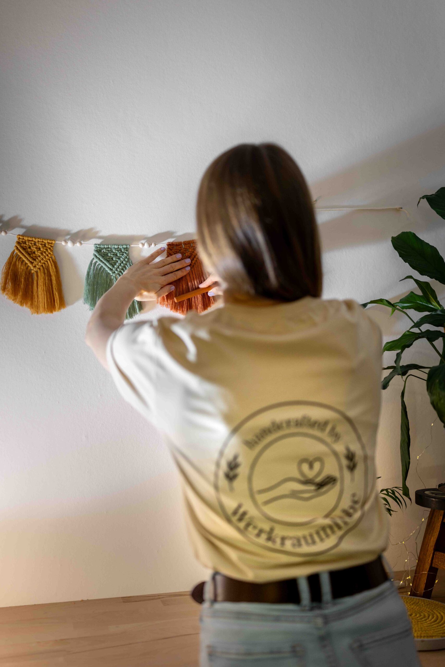 Werkraumliebe Dagny Hilpert - Makramee Wimpelkette Kinderzimmer Bunt